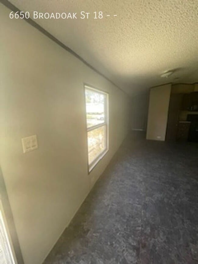Photo - 6650 Broadoak St