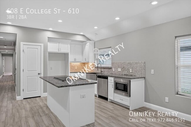 Photo - 608 E College St Unit 610
