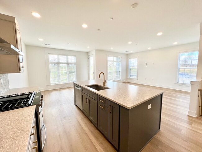 Photo - 401 Cranford Way
