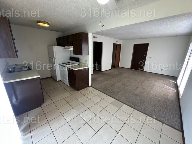 Building Photo - 351 E Marion Ct Unit 351 E Marion Ct Apt 4