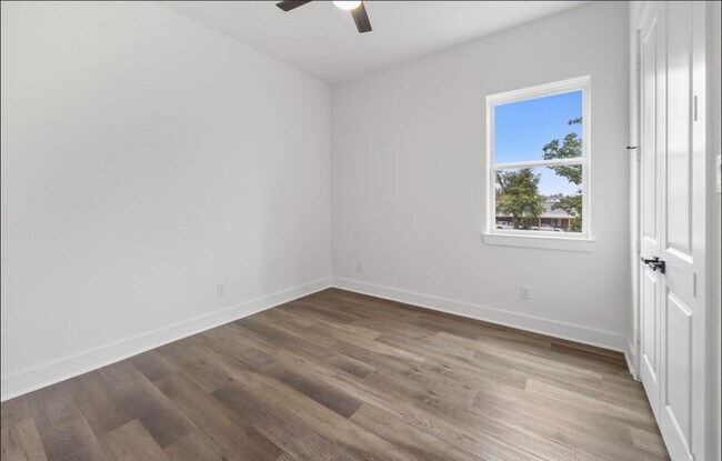 Photo - 955 Elkhart St