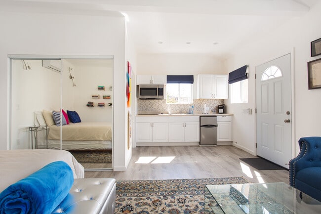 Photo - 3309 1/2 London St Unit The London Suite