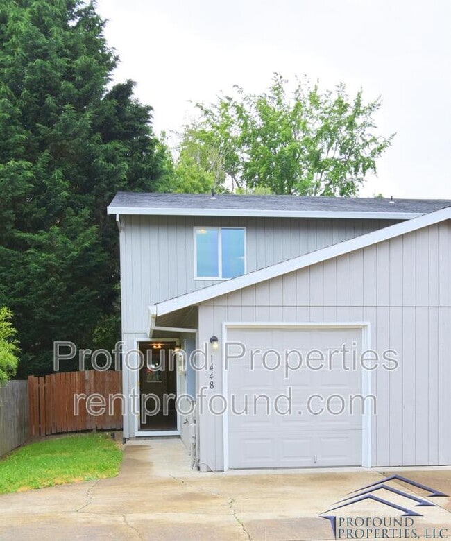 Building Photo - 1448 NE Thomas Ct Rental