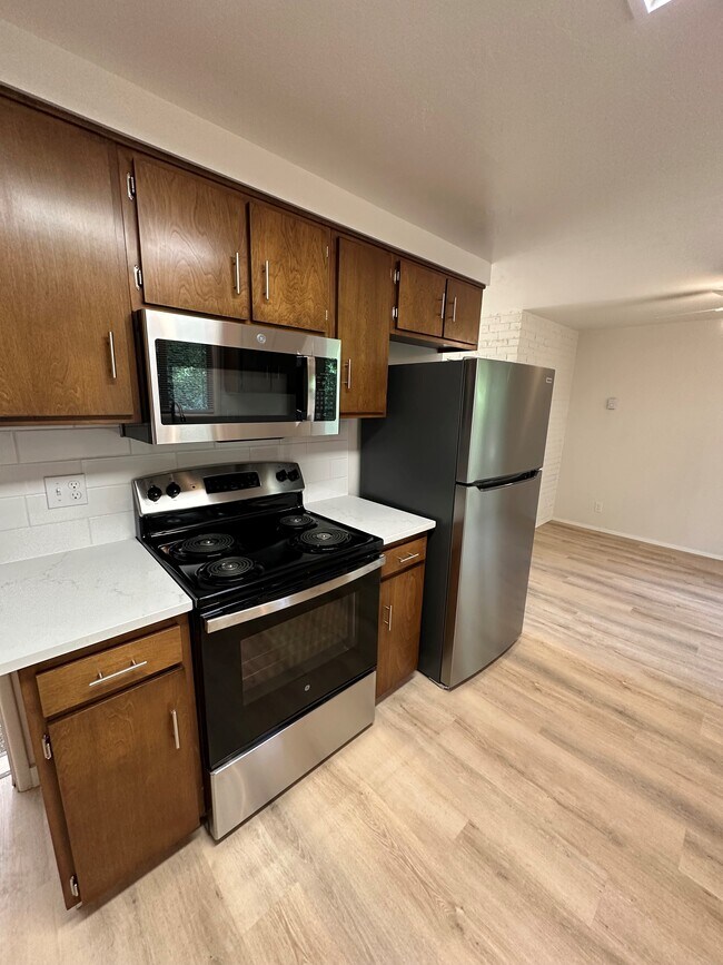 735 E 43rd Ave Townhome Townhome Rental in Eugene OR