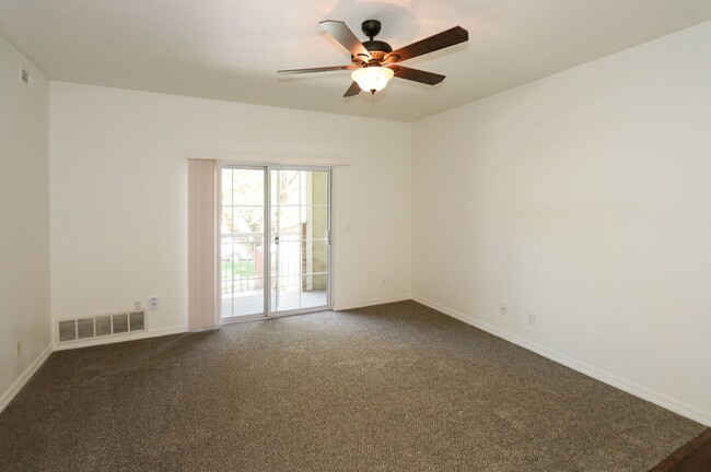 Building Photo - 2 Bedroom Condo in Downtown SLC Unit A8