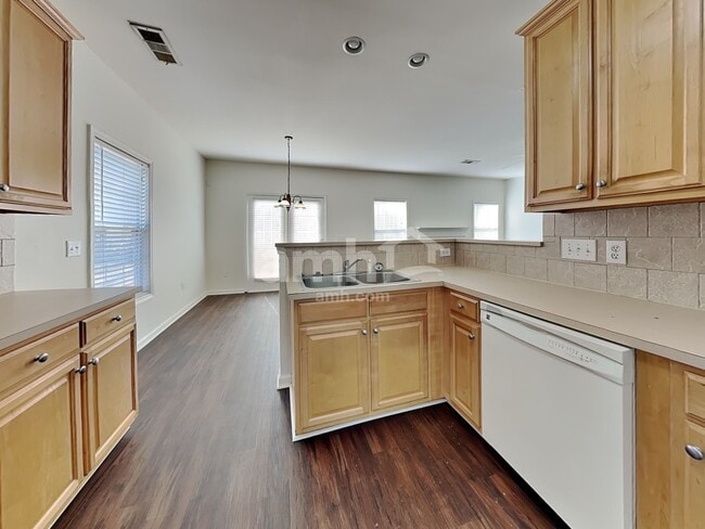 Photo - 37 Farm Brook Way