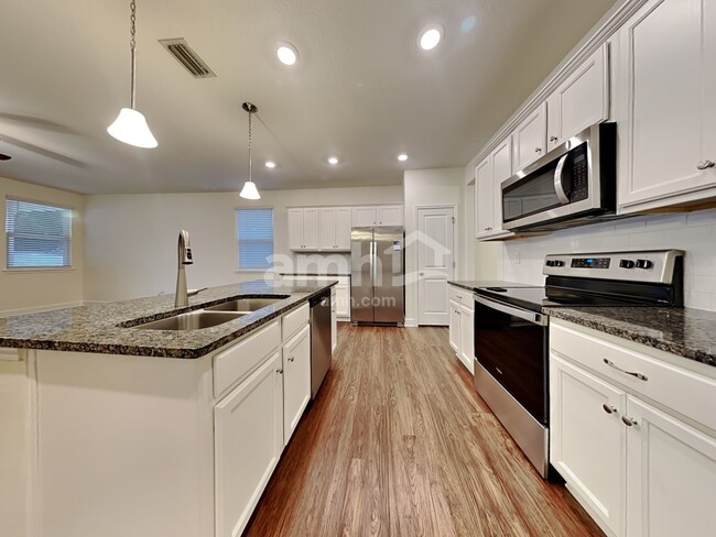 Photo - 105 Moultrie Crossing Ln