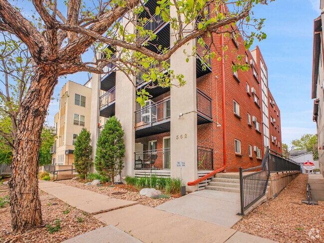 Building Photo - $1,625 - 1 Bed 1 Bath Condo Available Near... Unit #102