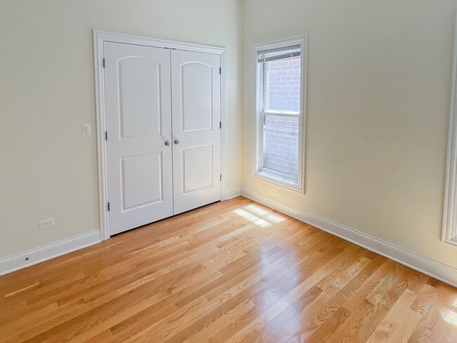 Photo - 2326 N Greenview Ave Unit 3