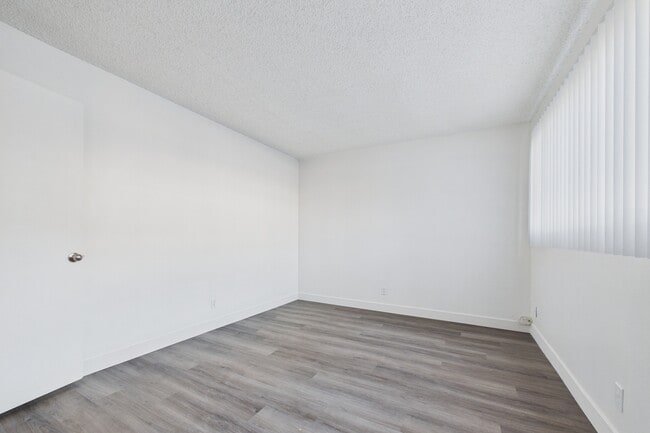 Photo - Cedar Court Apartments