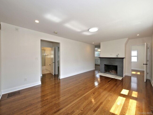 Photo - 139 Waverly Ave Unit 1st Floor Left