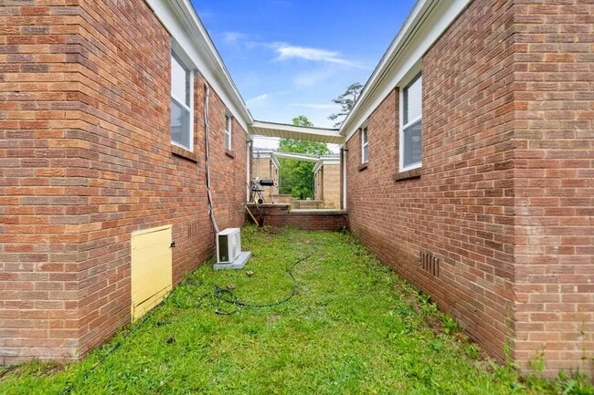 Photo - Helena Apartments