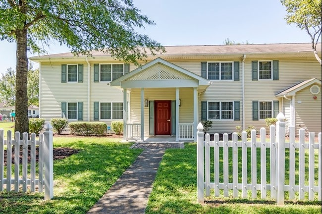 Castle Acres - Castle Acres Apartments