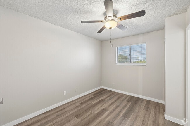 1BR, 1BA - 450SF - Bedroom