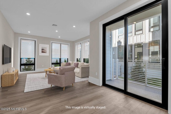 Photo - 215 2nd Ave Unidad 102