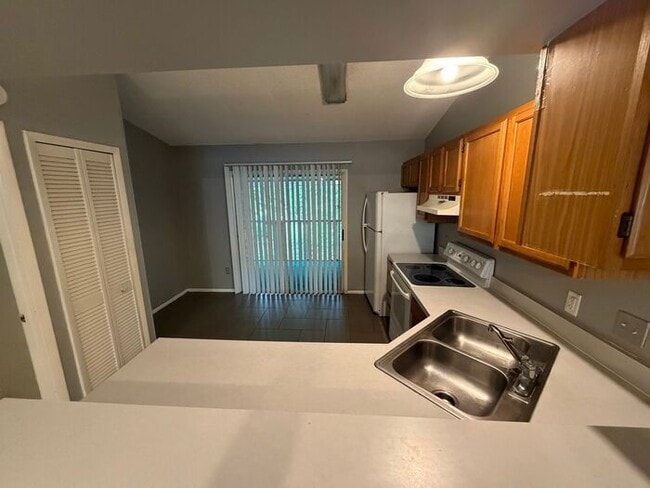 Photo - Convenient 2/2 Orlando Condo – Water & Garbage Included!