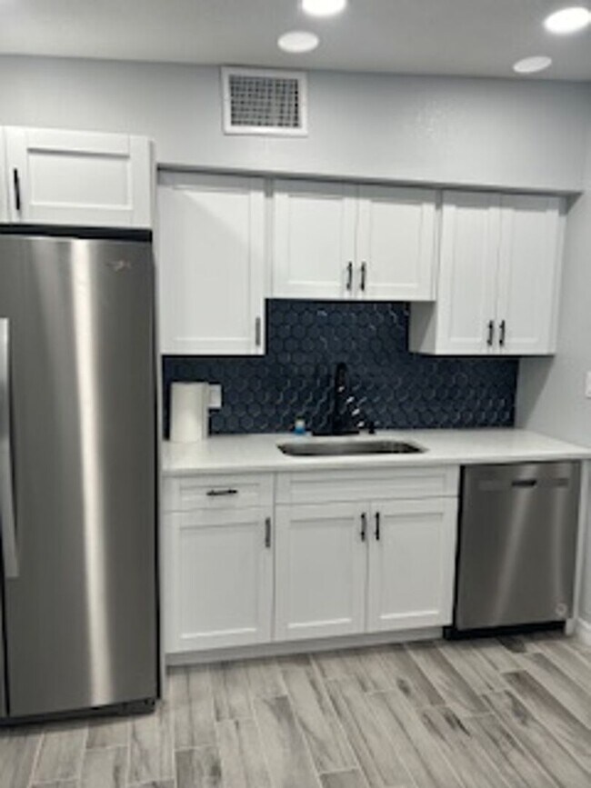 Photo - Beautiful 4/2 available now!