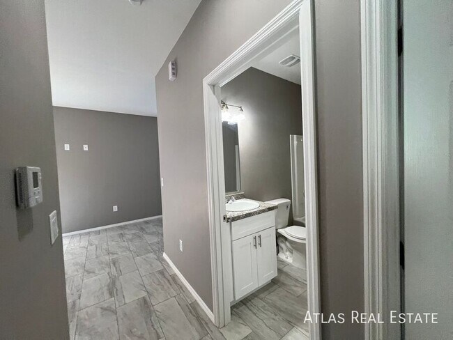 Photo - 51 W Lester St