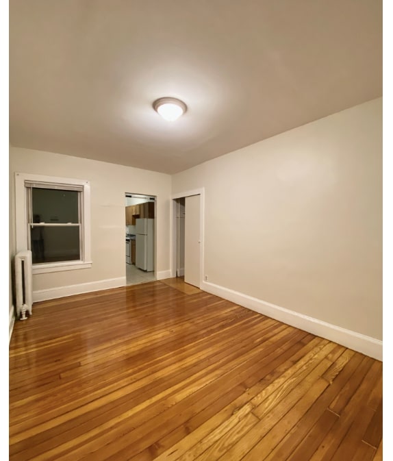 Building Photo - 132 1/2 Oxford St Unit 1A