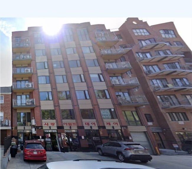 Building Photo - 144-56 Roosevelt Ave Unit 6A