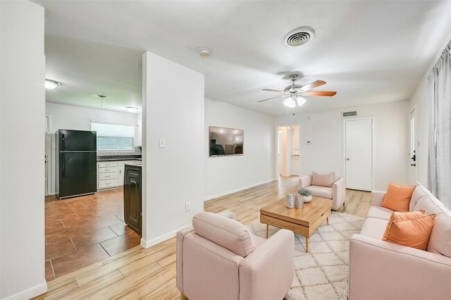 Photo - 1905 S Cooper St