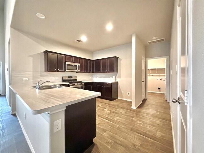 Photo - 5410 Pembrokeshire Cir