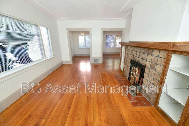 Photo - 3808 Lakeshore Ave