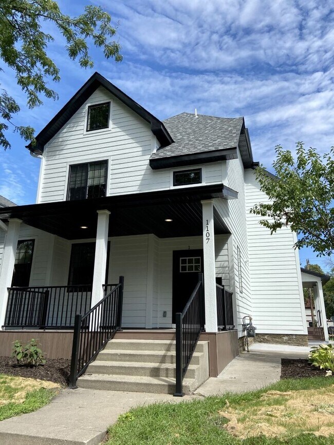 Building Photo - 1107 7th St SE Unit 1 Rental