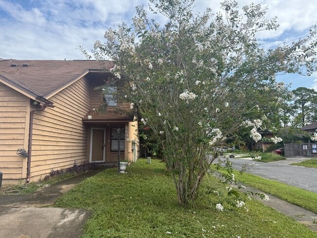 5549 Cabot Dr N