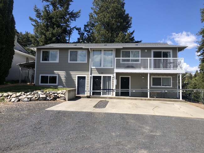 Building Photo - 210 NW Tingley St Unit B