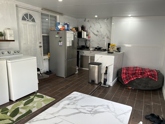 Photo - 315 W 41st St