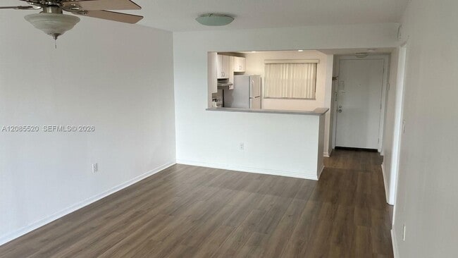 Building Photo - 10815 SW 112th Ave Unit 311