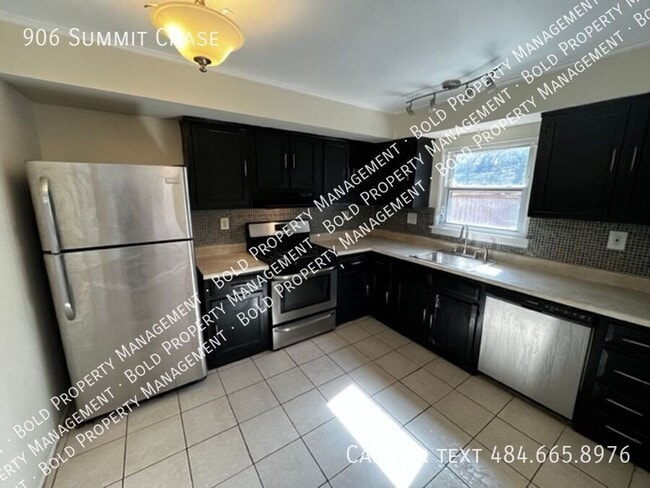 Photo - 906 Summit Chase Dr