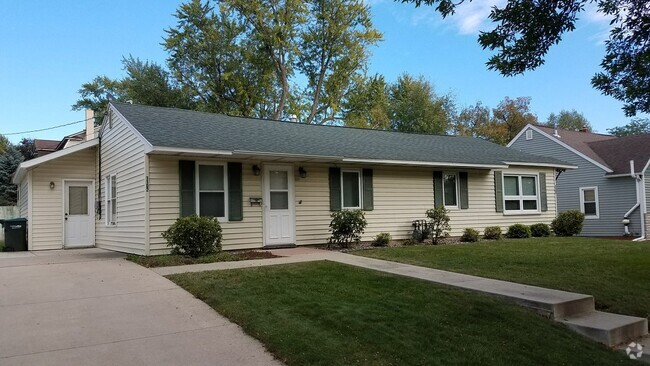 Building Photo - Large one bedroom/One Bath - NE Rochester Unit 1102 Rental