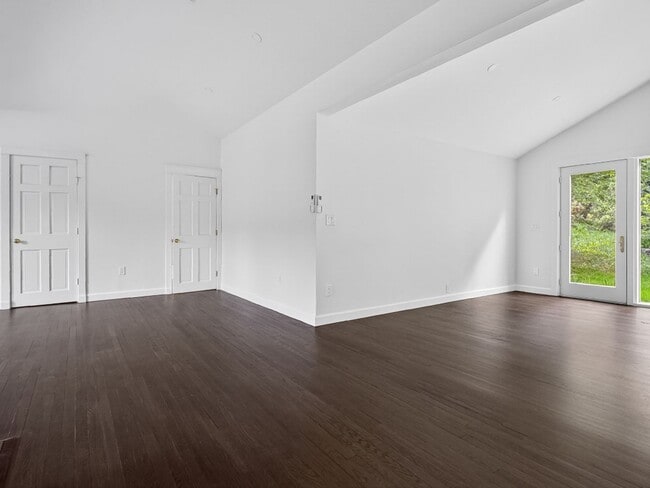 Photo - 3 Bed/2 Bath Home with Private Yard
