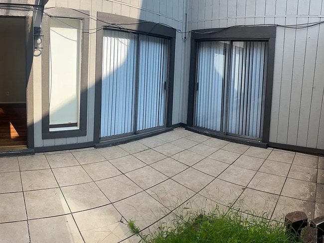 Building Photo - 3350 Altamont Rd Unit C3