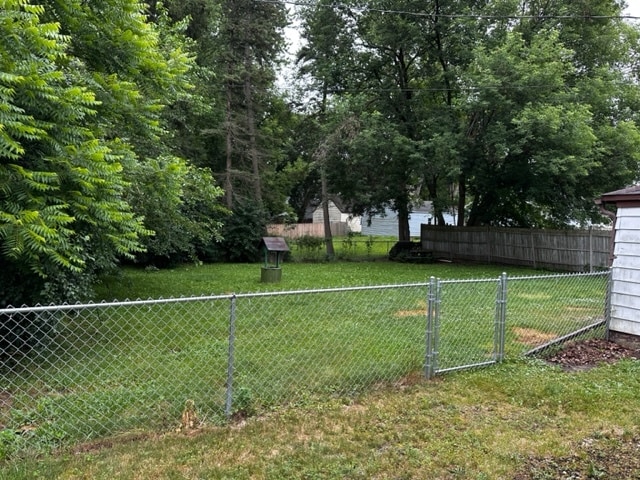 Fenced backyard - 1610 Ashman St