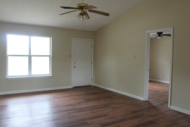 Photo - 804 Goodall Ave