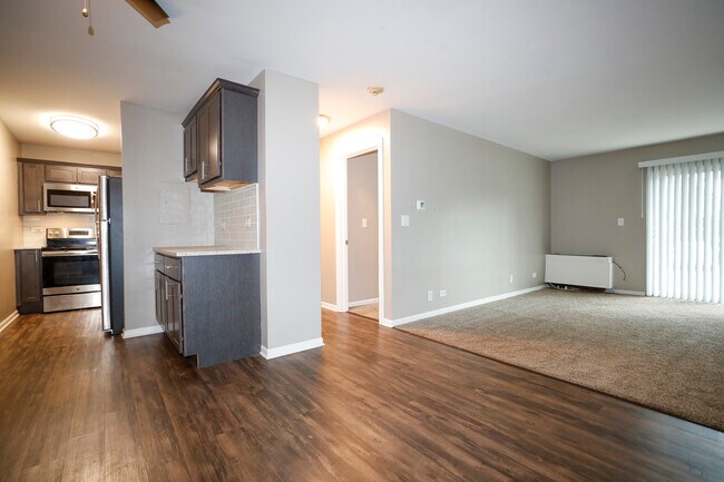 Photo - Lisle Station Apartments