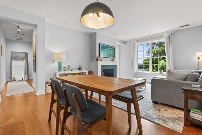 Photo - 77 Havemeyer Ln Unidad 313