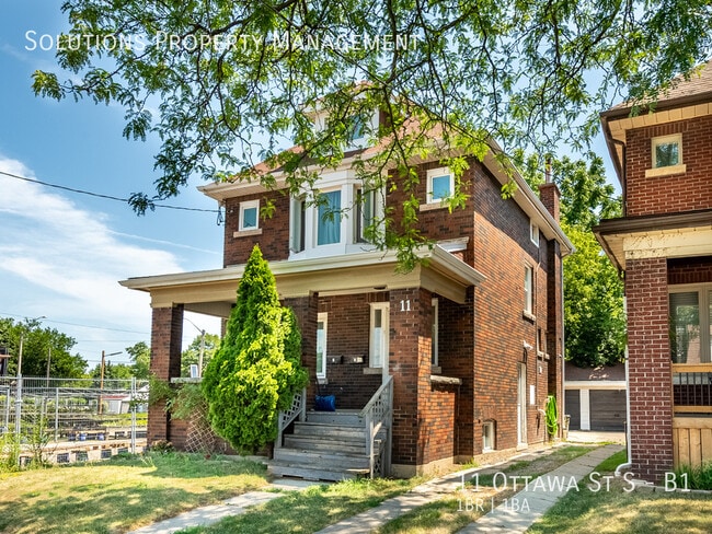 Building Photo - **1 Bedroom Basement Unit in Prime Location**