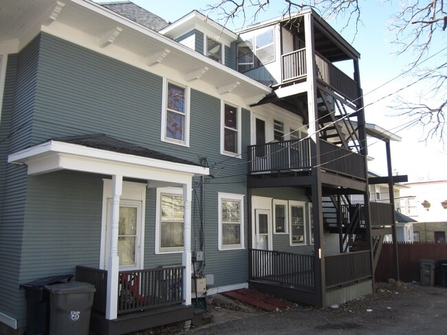 Building Photo - 119 Tennyson Ct Unit 3