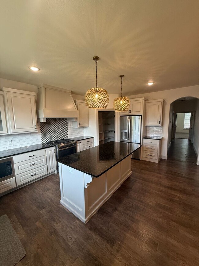 Photo - 6807 52nd St