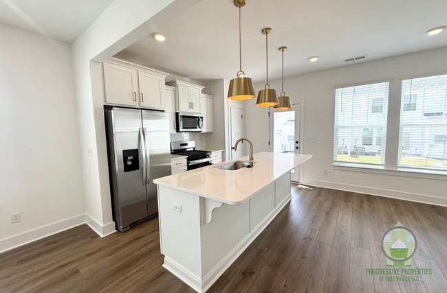 Photo - 515 Harebell Wy