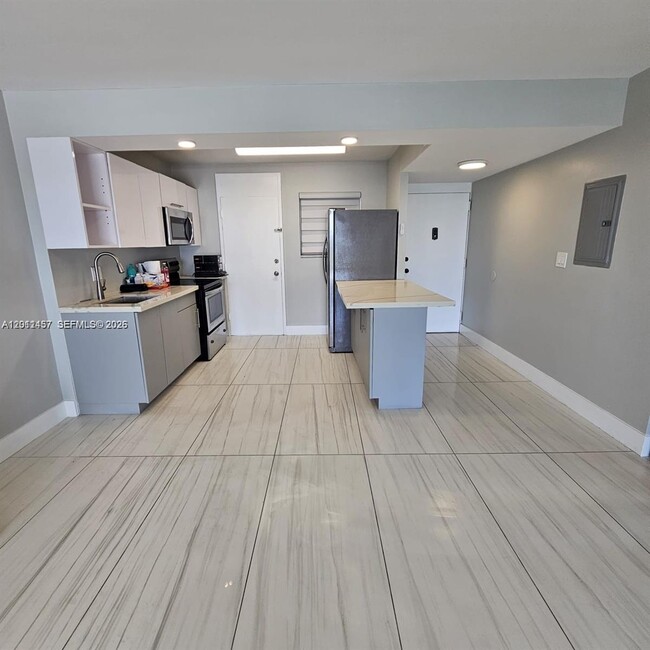 Building Photo - 15600 NW 7th Ave Unit 703