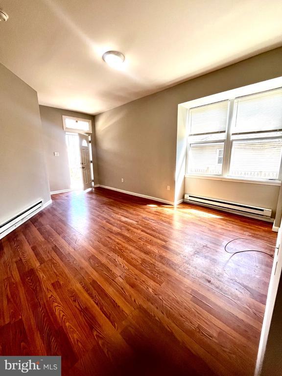 Photo - 7106 Devon St