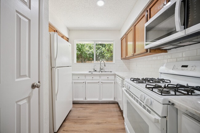 2108 Laura Ct