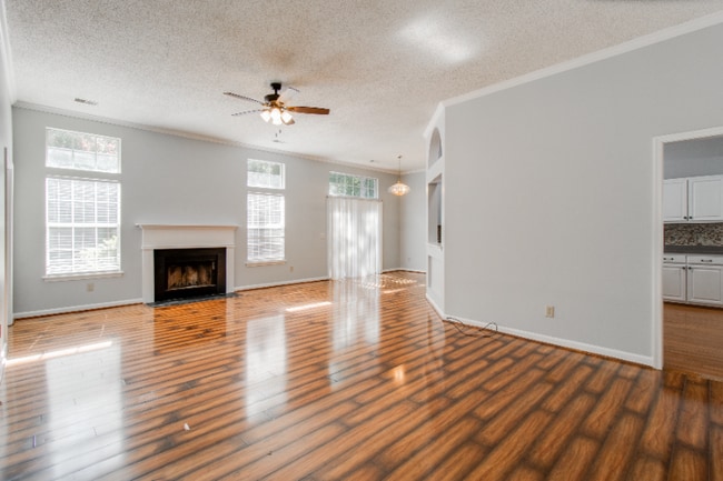 Photo - 201 Majestic Dr