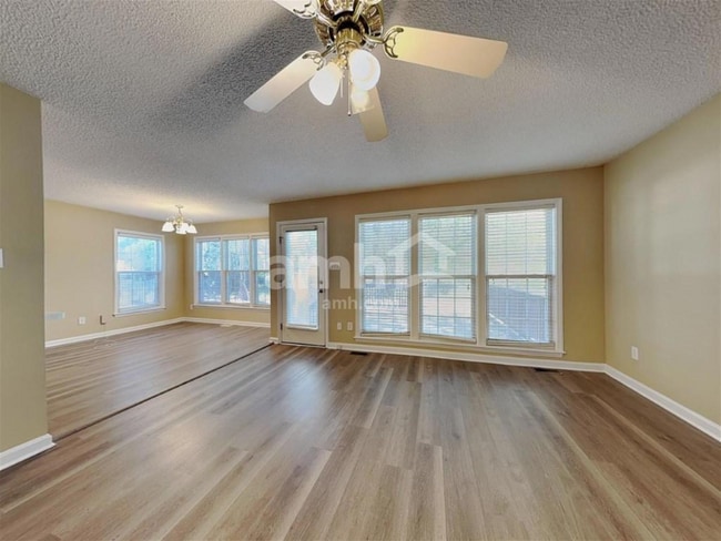 Photo - 204 Machost Dr