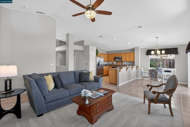 Photo - 549 Burdick Dr